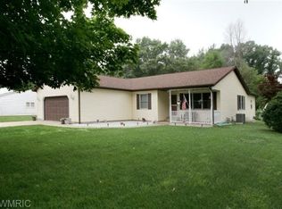 54154 S Gentzler Dr, Three Rivers, MI 49093