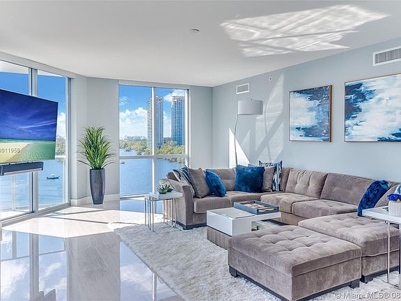 3rd image of 17111 Biscayne Blvd Unit 710