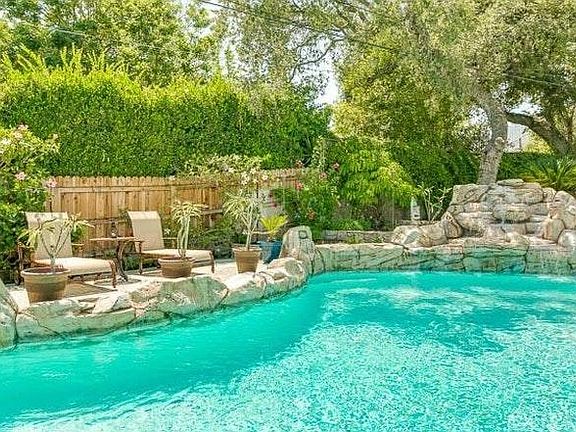 3rd image of 1665 Alta Oaks Dr