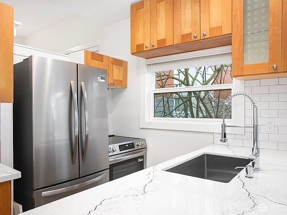 5th image of 1501 E Spring Street #8