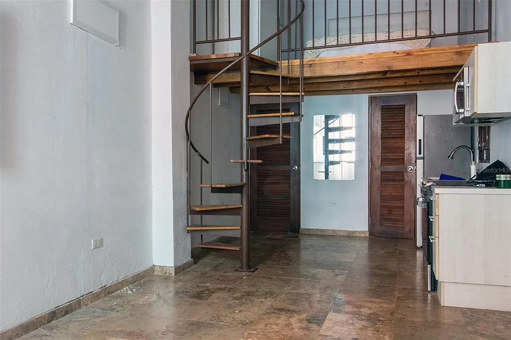 Building Photo - 253 Luna