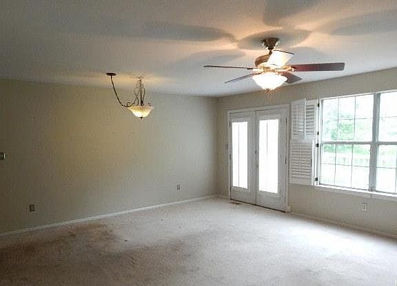 4th image of 3179 Autumn Trace Dr