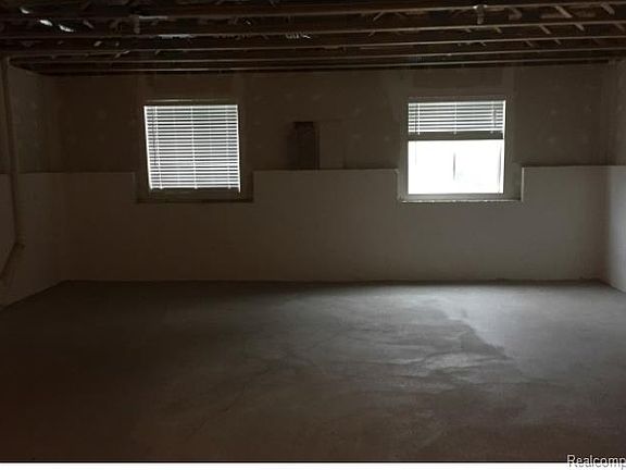 4th image of 32196 Chatham St