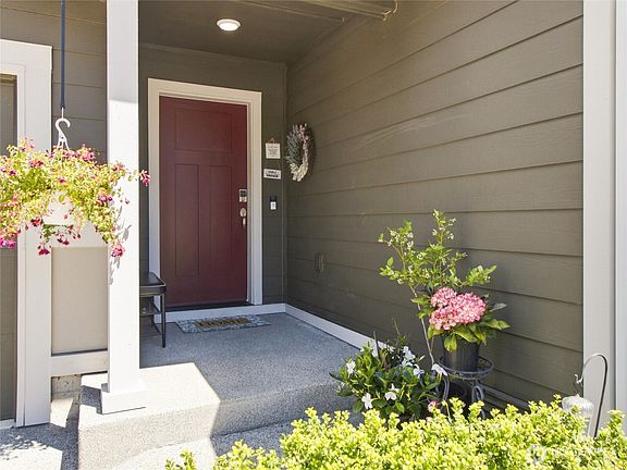 2nd image of 546 Gilbertson Lane SE