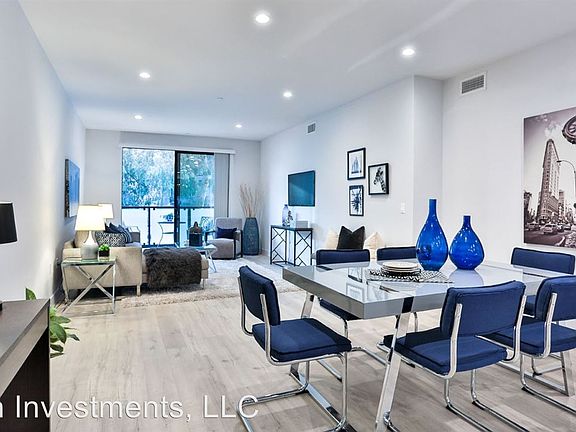 4th image of 726 N Hudson Ave #6811531