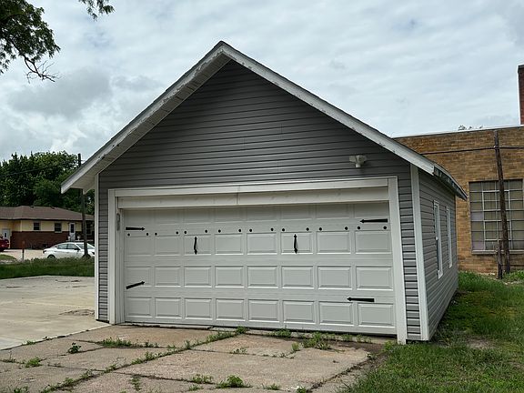 4th image of 407 S Nebraska St