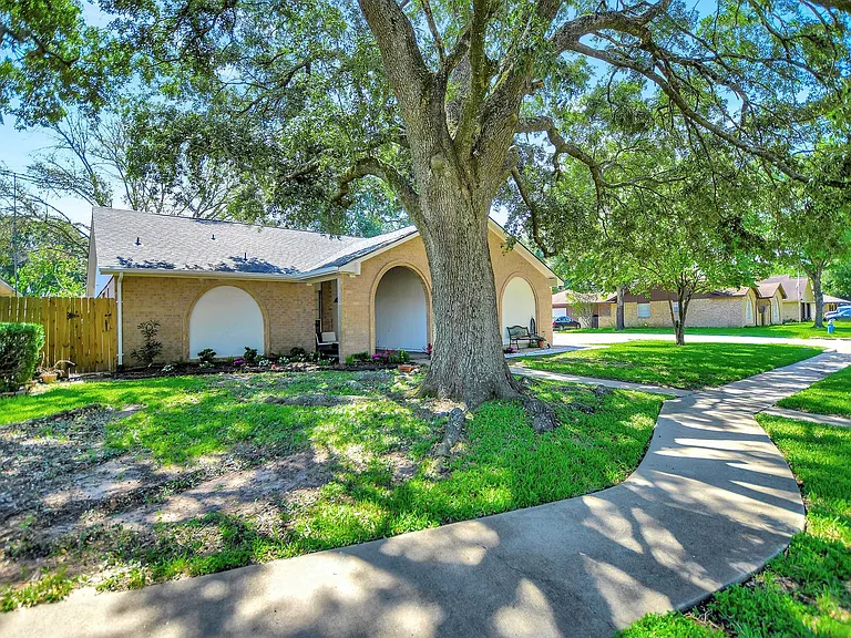 21902 Meadowhill Dr — Photo 39