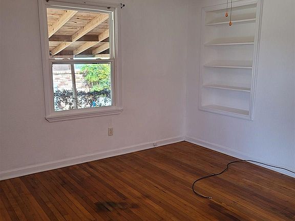 2nd image of 415 Gibbs Rd