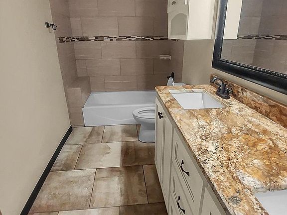 4th image of 8402 Shadywood Dr