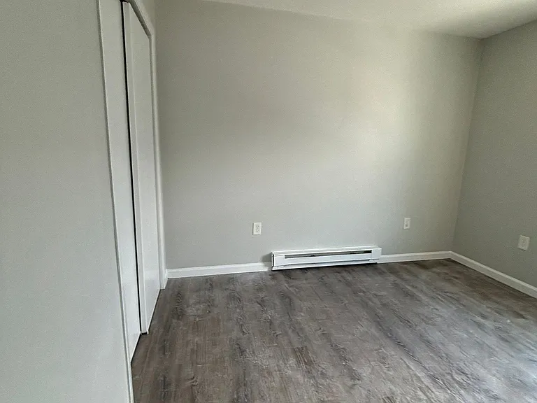 394 S 6th St #2R — Photo 7
