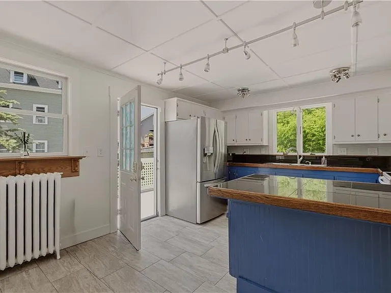 21 Clinton Ave — Photo 13