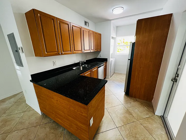 944 Bay Dr #12 — Photo 6