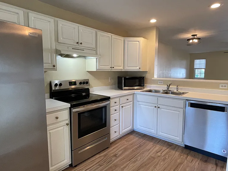 3565 Crepe Myrtle Ct — Photo 2
