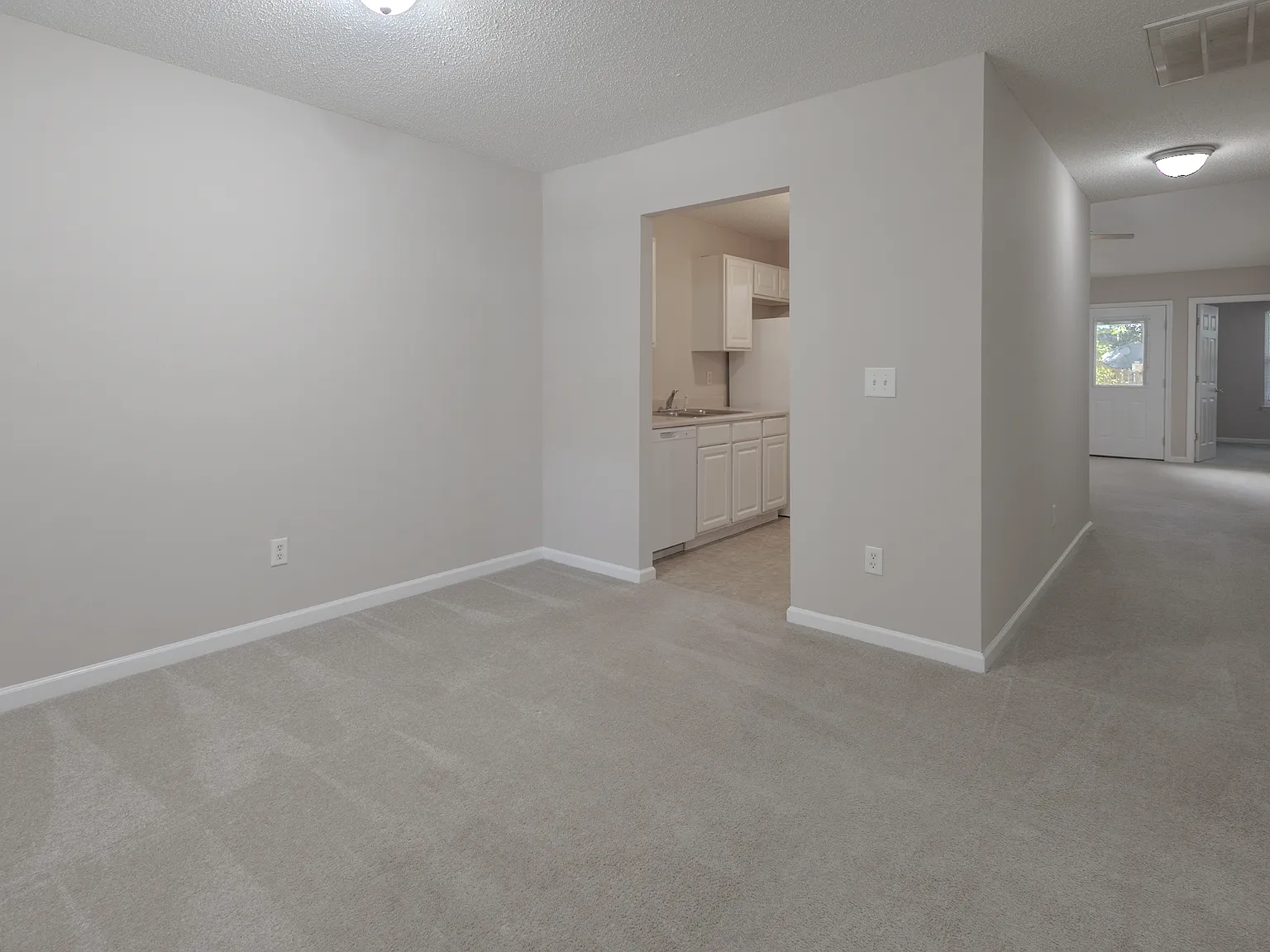 3 bed, 1268 sqft, $1,790 — Photo 4