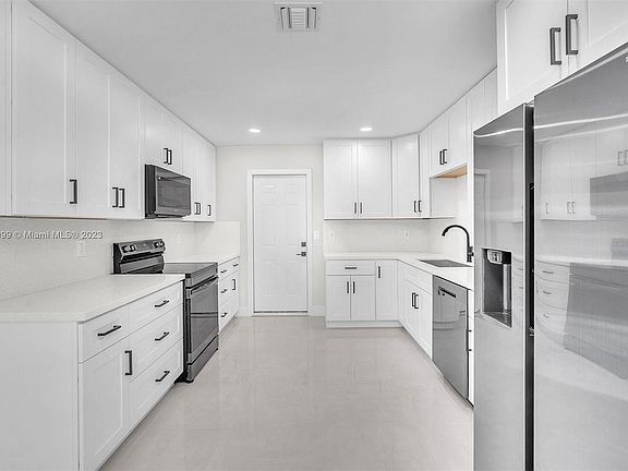 5th image of 3374 NE 19th Ave