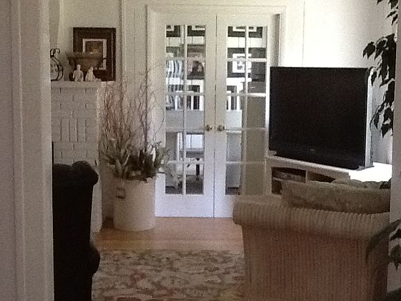 5th image of 401 Salt Springs St