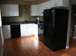 4221 Greenway Dr, Davenport, IA 52804