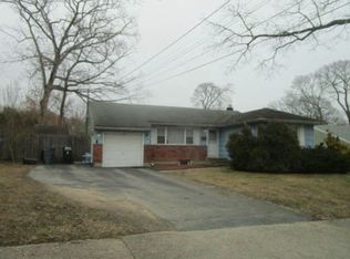 11 Center St, Ronkonkoma, NY 11779