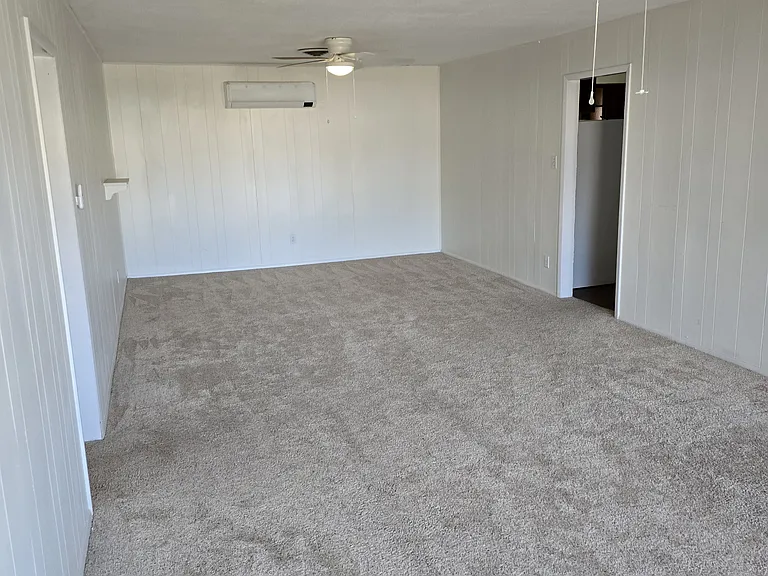 1306 Mount Vernon Ave — Photo 2