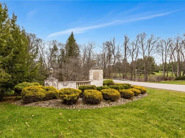 1 Ciara Dr, New Castle, PA 16105