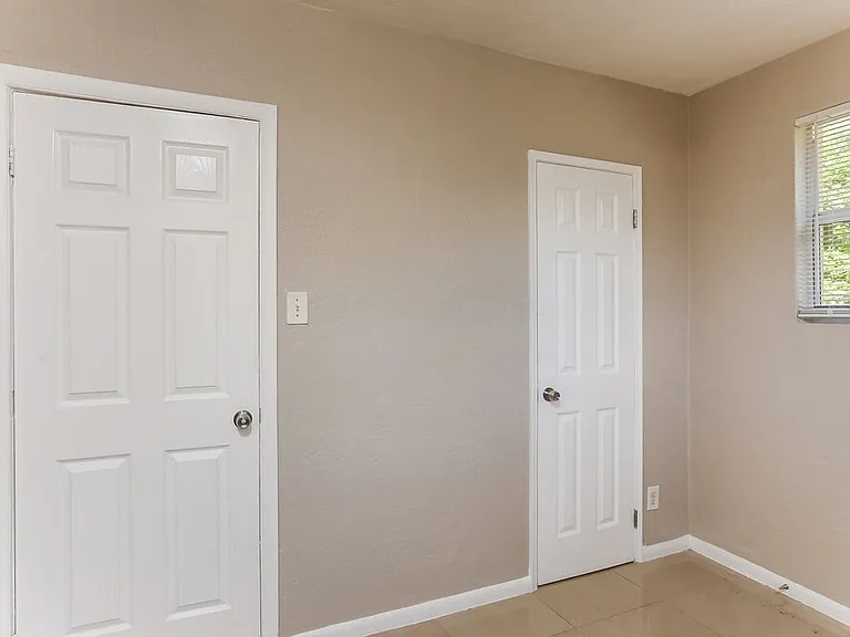 2323 NW 12th Ct — Photo 12