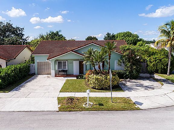 Corner lot & double driveway