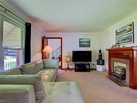 5th image of 16912 Chatfield Ave