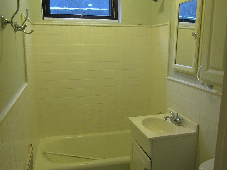65 Strathmore Rd #7 — Photo 7