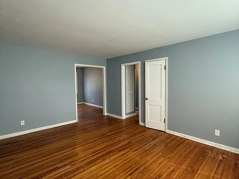 638 S Woodlawn Blvd — Photo 2