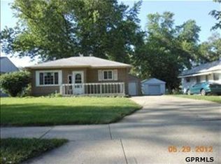 5618 Oak St, Omaha, NE 68106