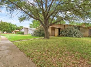 3310 Country Club Dr, Grand Prairie, TX 75052