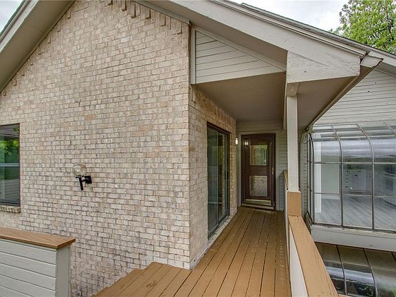 4th image of 4723 Collinwood Ave