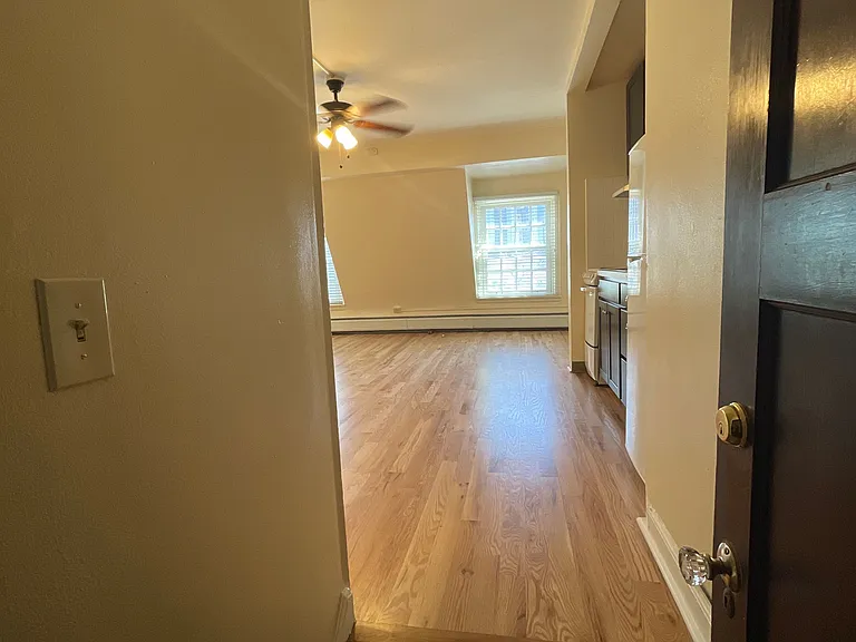 Chateau Apartments — Photo 13