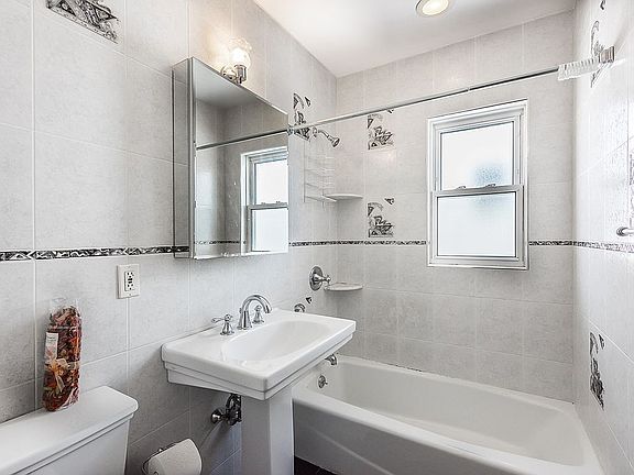 3rd image of 2311 Ditmars Blvd