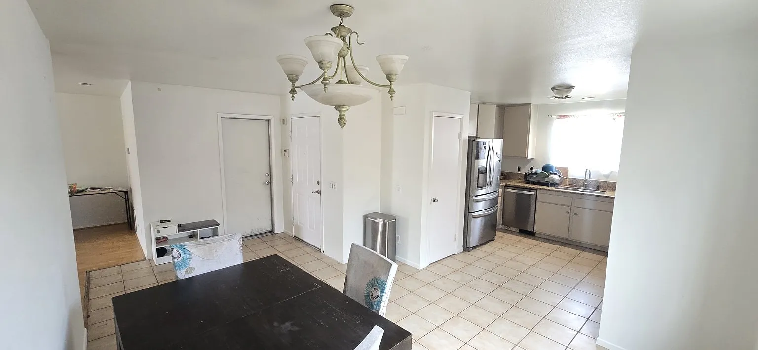4 bed, 1303 sqft, $2,925 — Photo 2