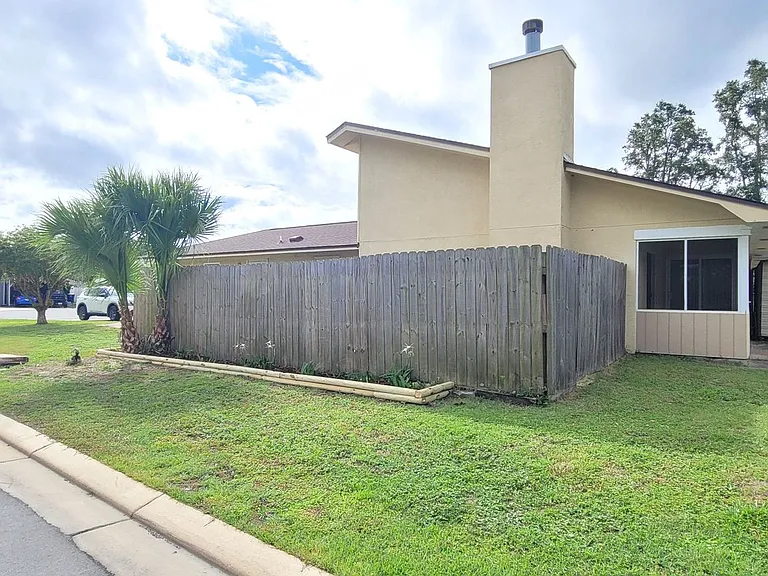 1319 Calabria Rd — Photo 38