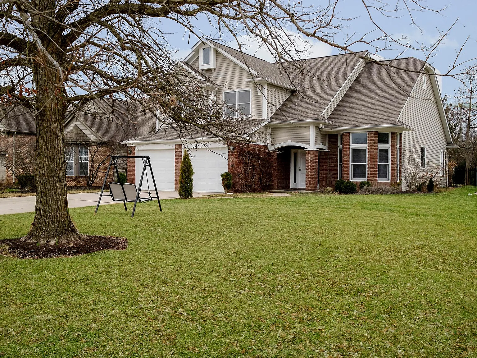 4 bed, 2394 sqft, $3,550 — Photo 3
