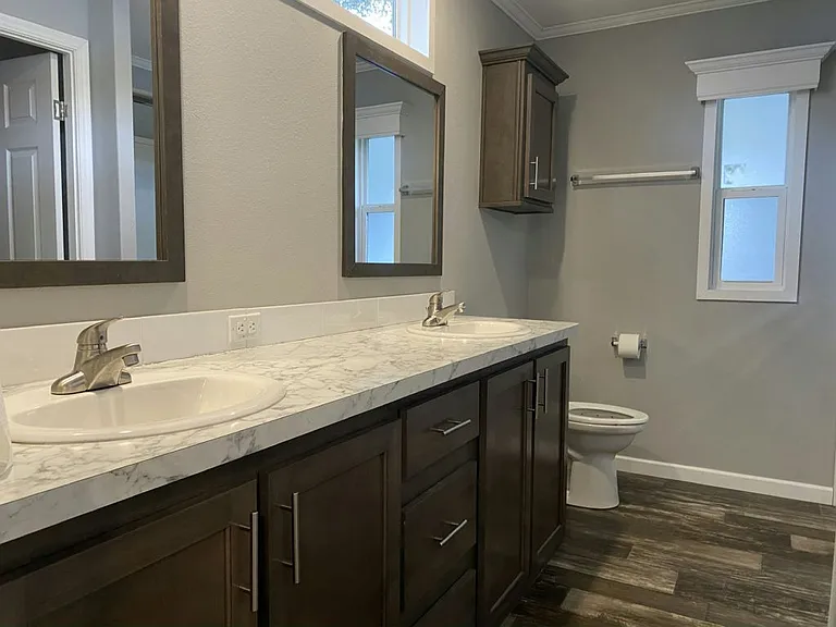 454 King Edward Ave #42 — Photo 8