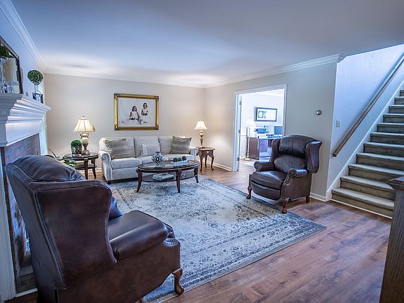 4th image of 812 Hansmore Pl