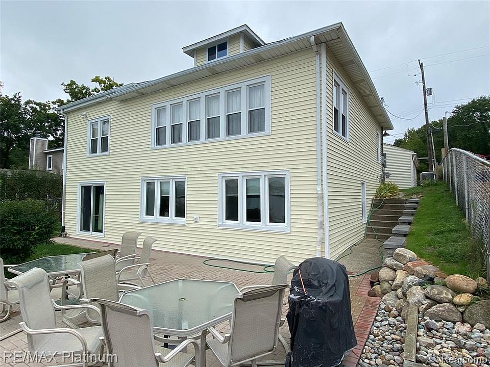 1st image of 16364 Hilltop Dr