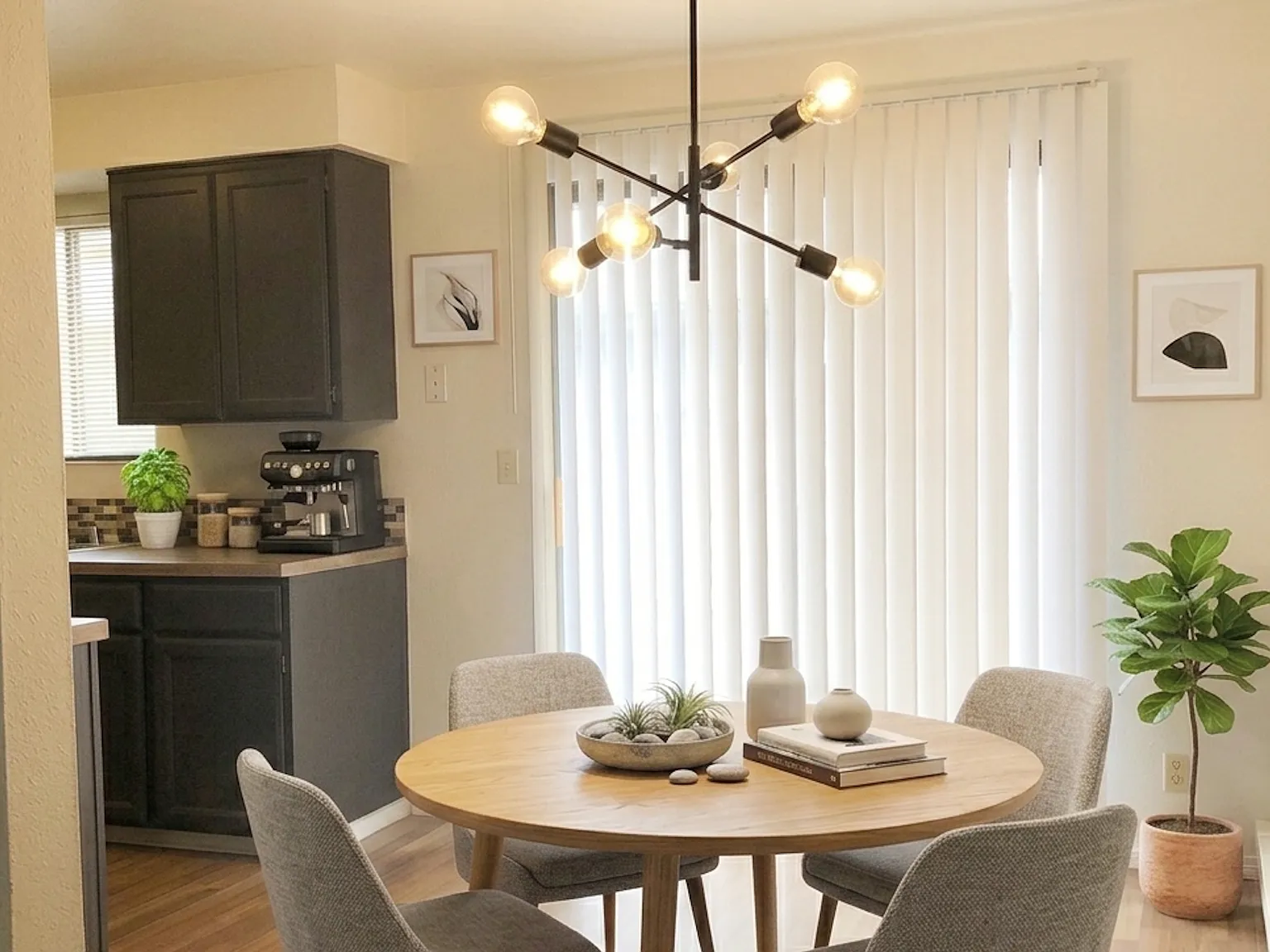 3 bed, 2220 sqft, $2,045 — Photo 4