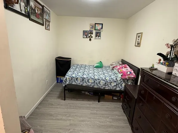 2896 Heath Avenue image 3 of 7