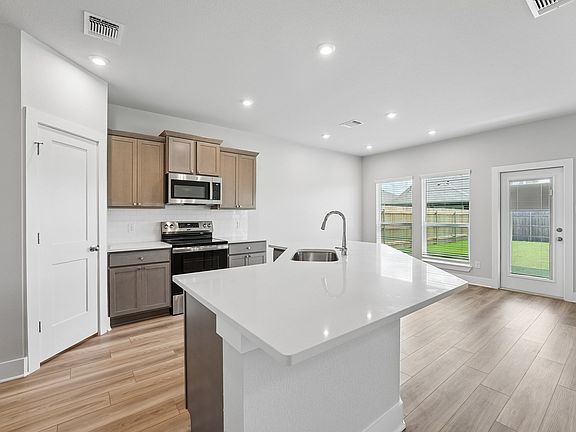 4th image of 2717 Sitka Dr