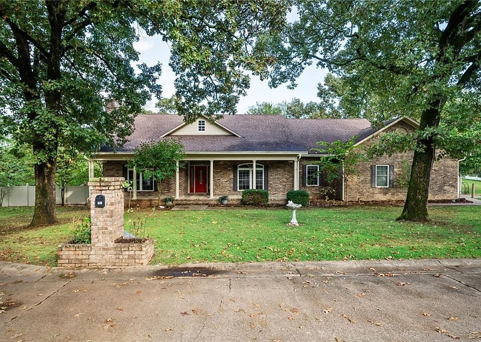 1st image of 6 Tiffany Ln