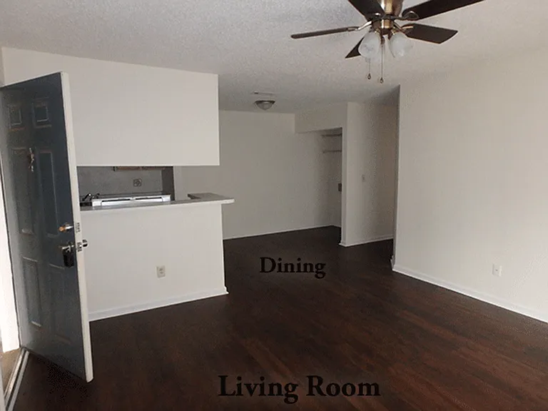 Creekwood Apartments — Photo 16