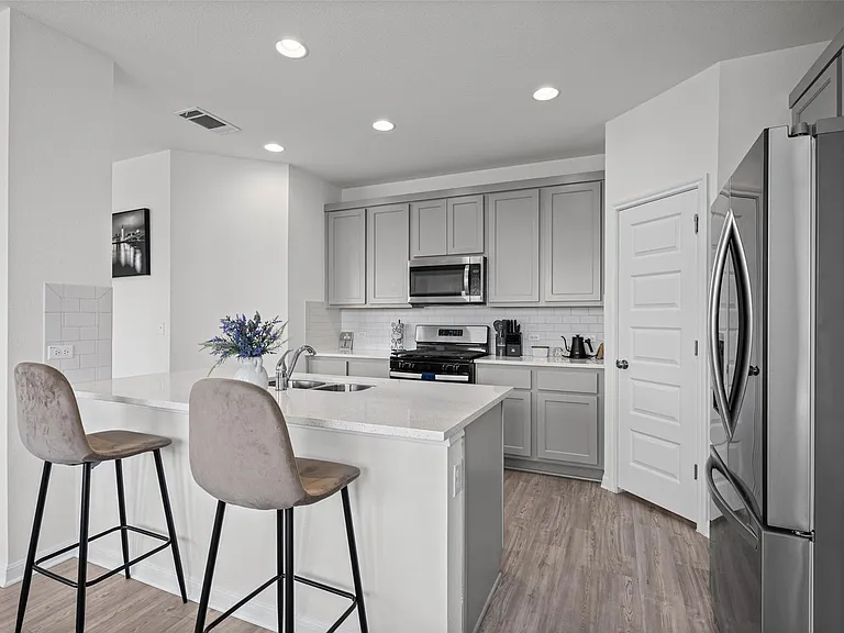 6915 Tiznow Ln — Photo 3
