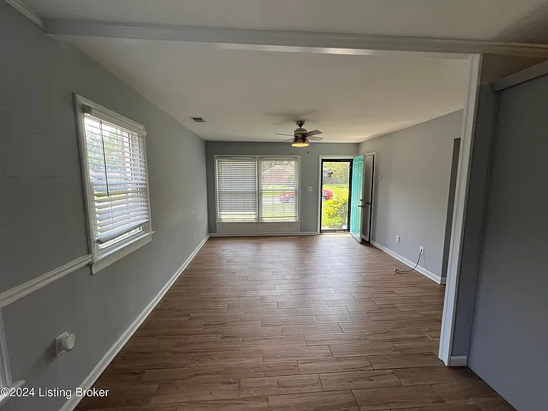 2307 Medford Ln — Photo 3