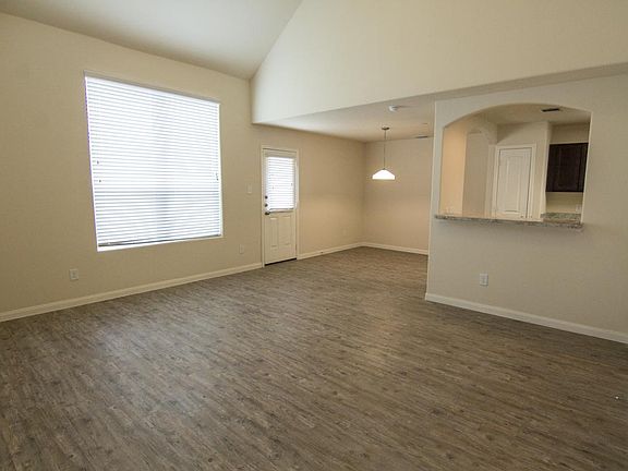 5th image of 5109 Lost Oak Dr