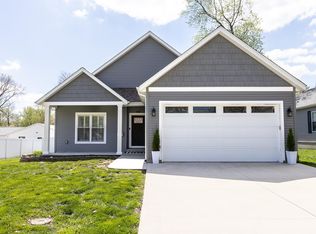 102 W Throp St, Troy, IL