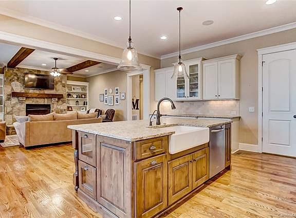 4th image of 102 W Cold Hollow Farms Dr